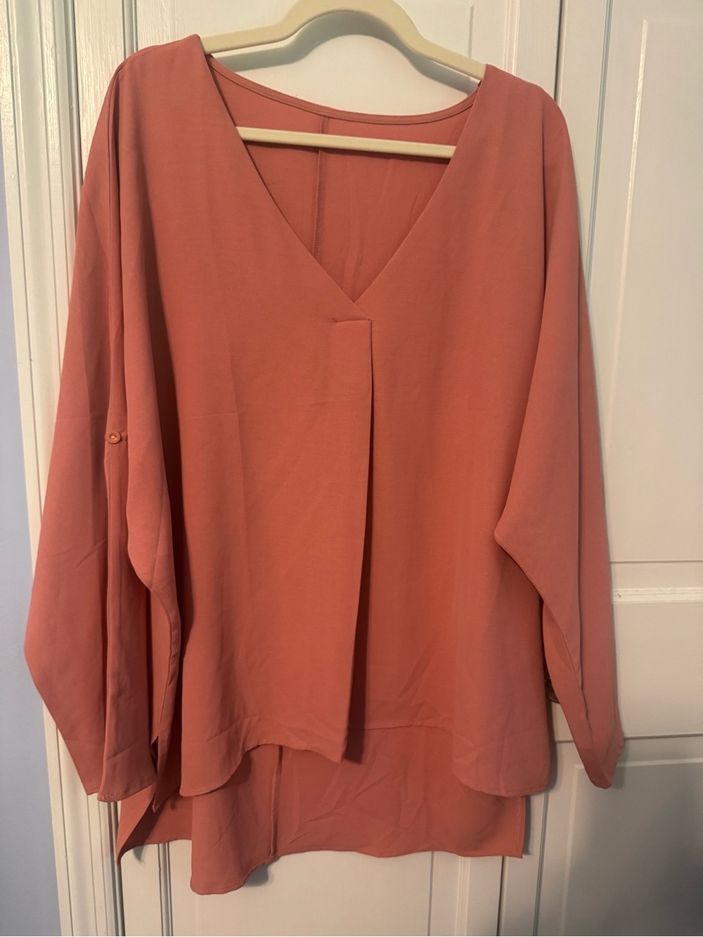 Flattering Gorgeous Mauve Pink V-Neck Blouse with Dolman Sleeves & Hi-Low Hem - Picture 4 of 7